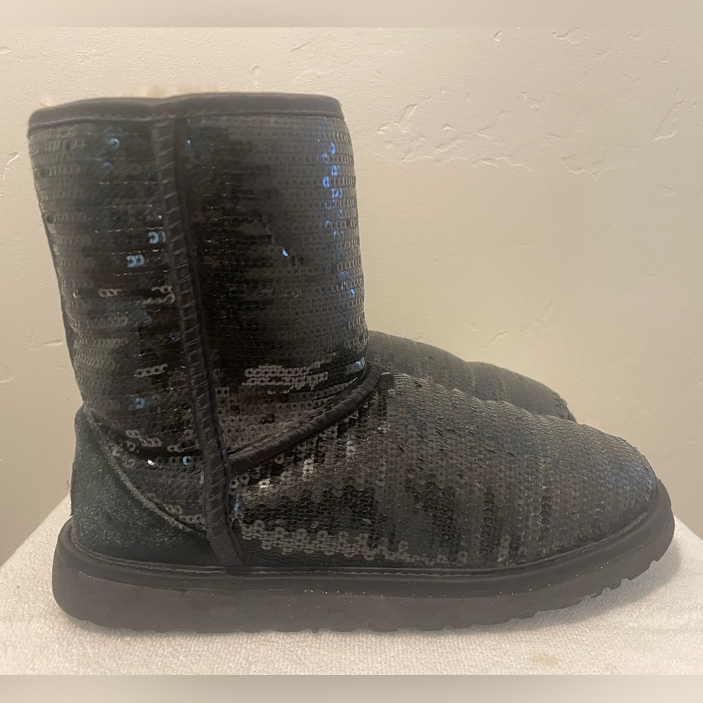 UGG short black sequin sheep fur lined boot